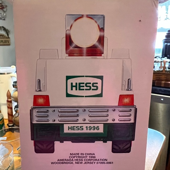 4 MIB 1990s Hess Trucks Bundle plus Set of 1996 Hess Truck Glasses, Mint - Picture 8 of 15